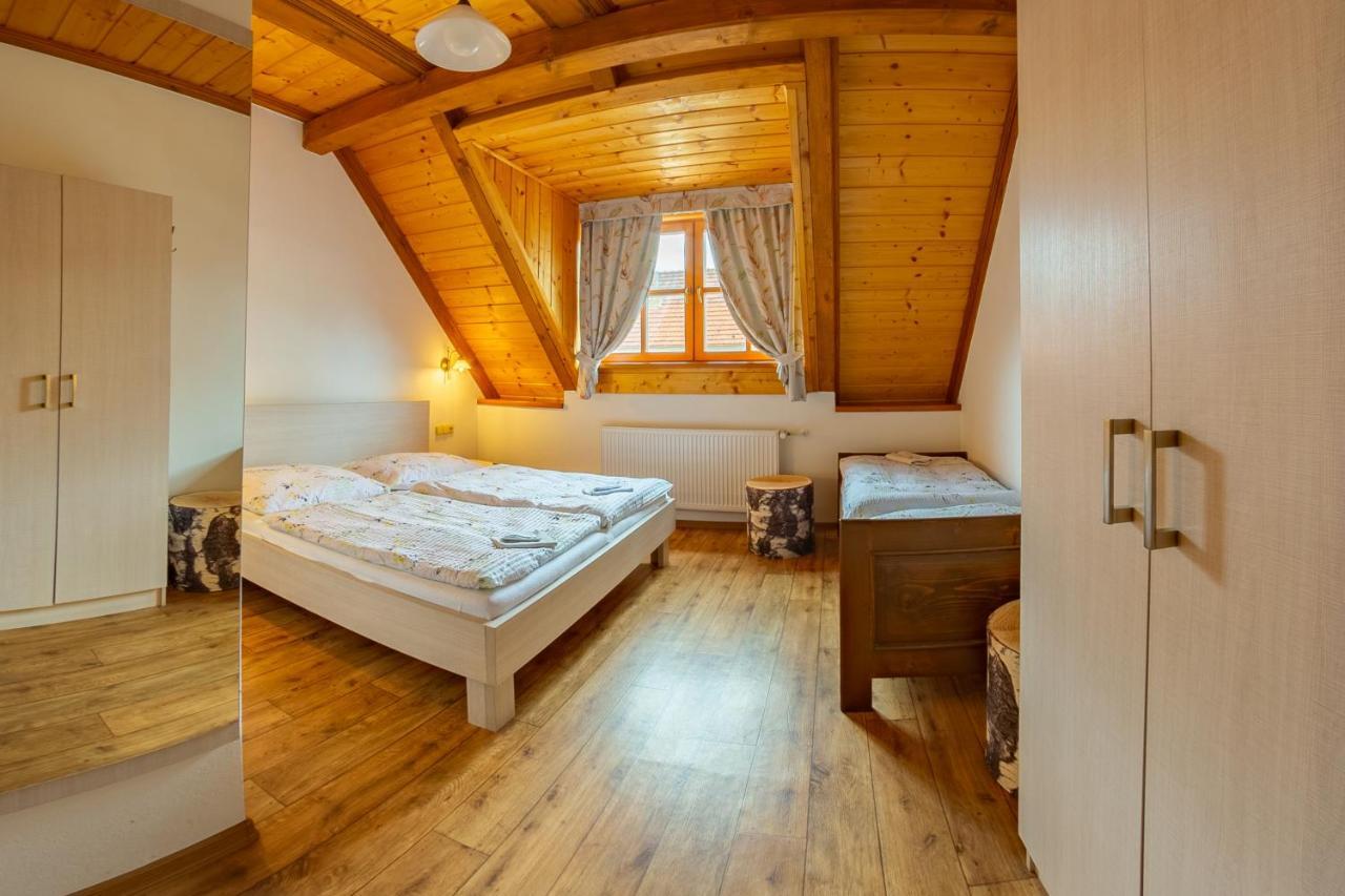 Pension & Restaurant U Konske Drahy Holkov Velešín Exteriör bild