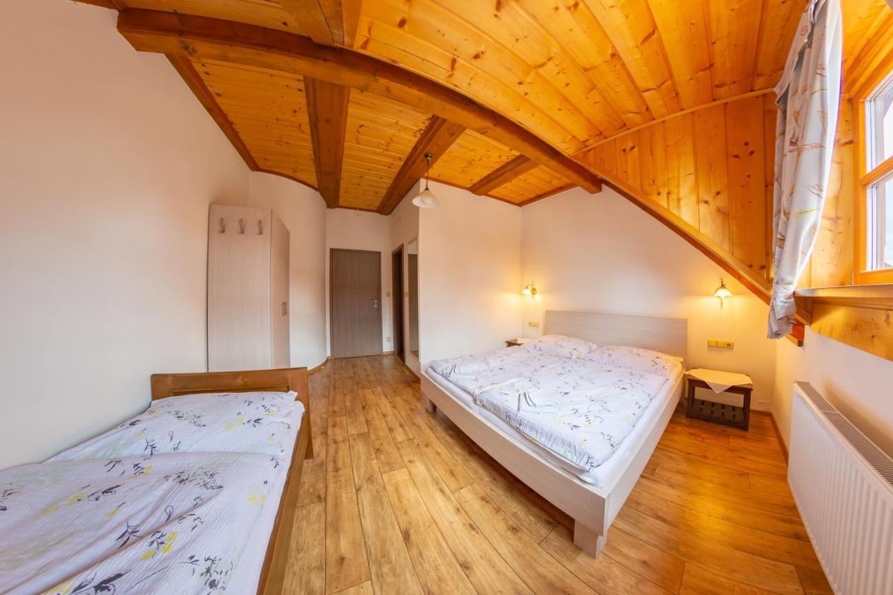 Pension & Restaurant U Konske Drahy Holkov Velešín Exteriör bild