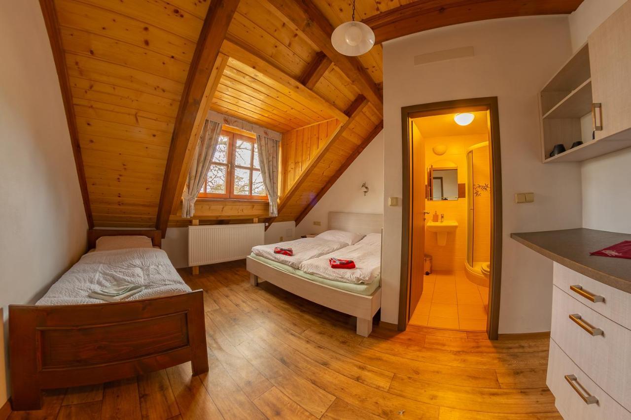 Pension & Restaurant U Konske Drahy Holkov Velešín Exteriör bild